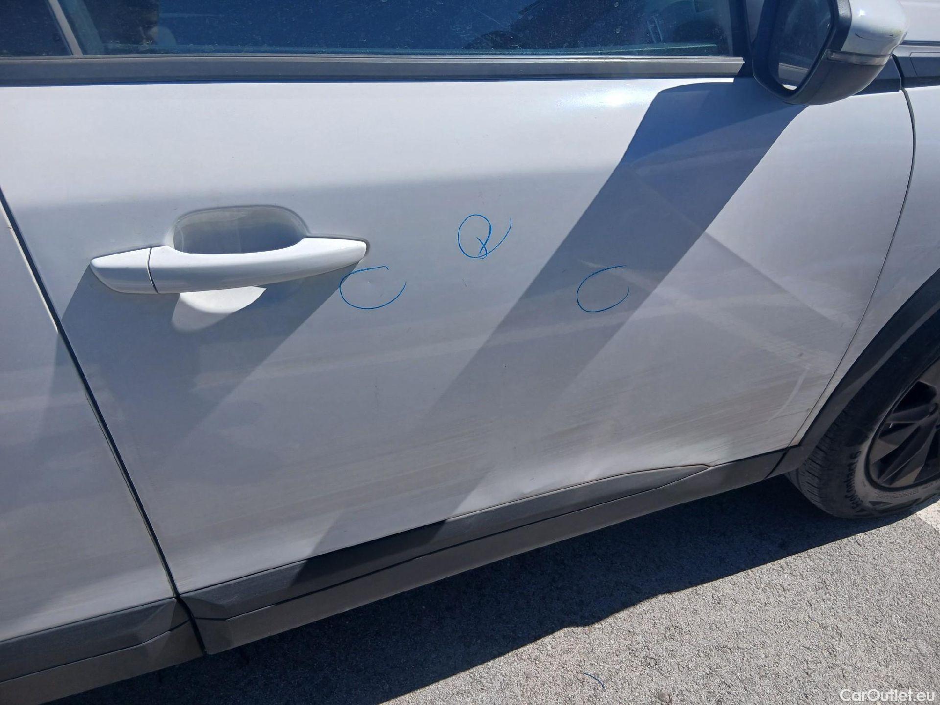  Peugeot  2008 PEUGEOT  / 2019 / 5P / todoterreno Active Pack BlueHDI 81kW (110CV) #29