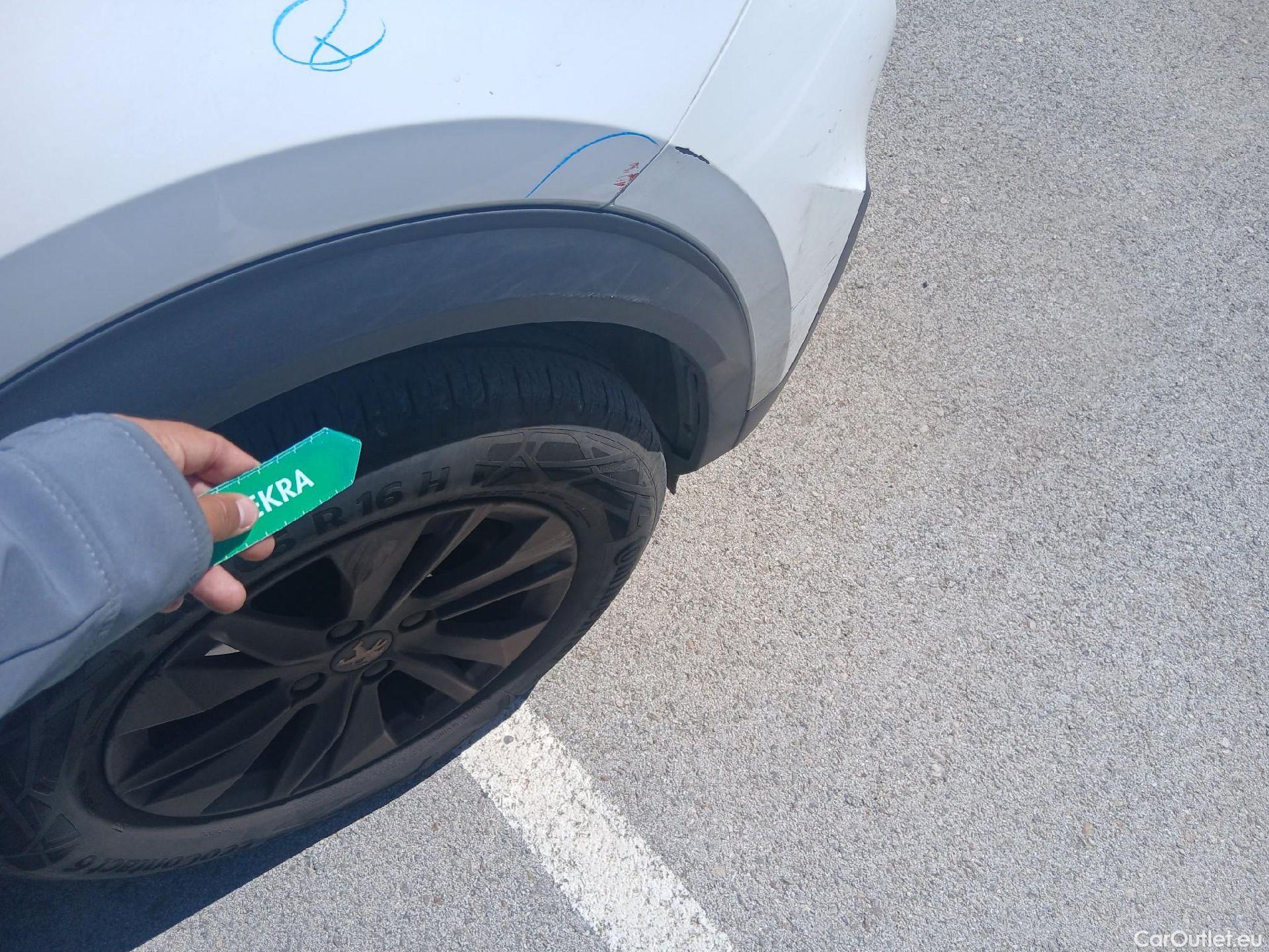  Peugeot  2008 PEUGEOT  / 2019 / 5P / todoterreno Active Pack BlueHDI 81kW (110CV) #34