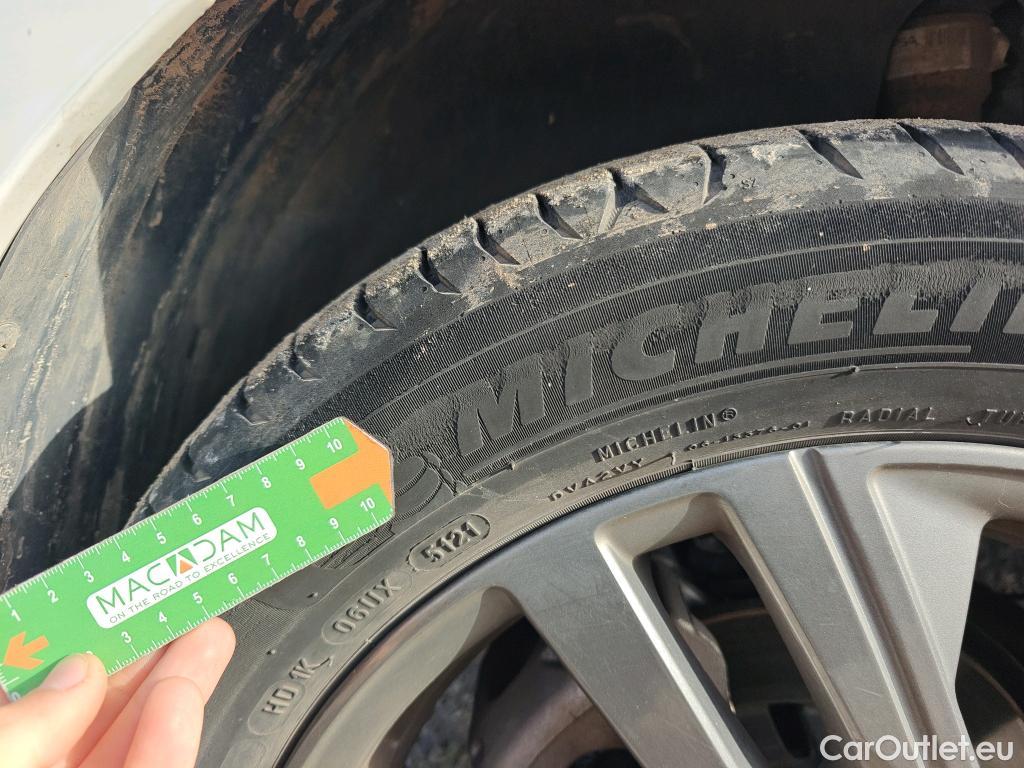  Peugeot  208 PEUGEOT  / 2019 / 5P / berlina con portón BlueHDi 73kW (100CV) Active Pack #26