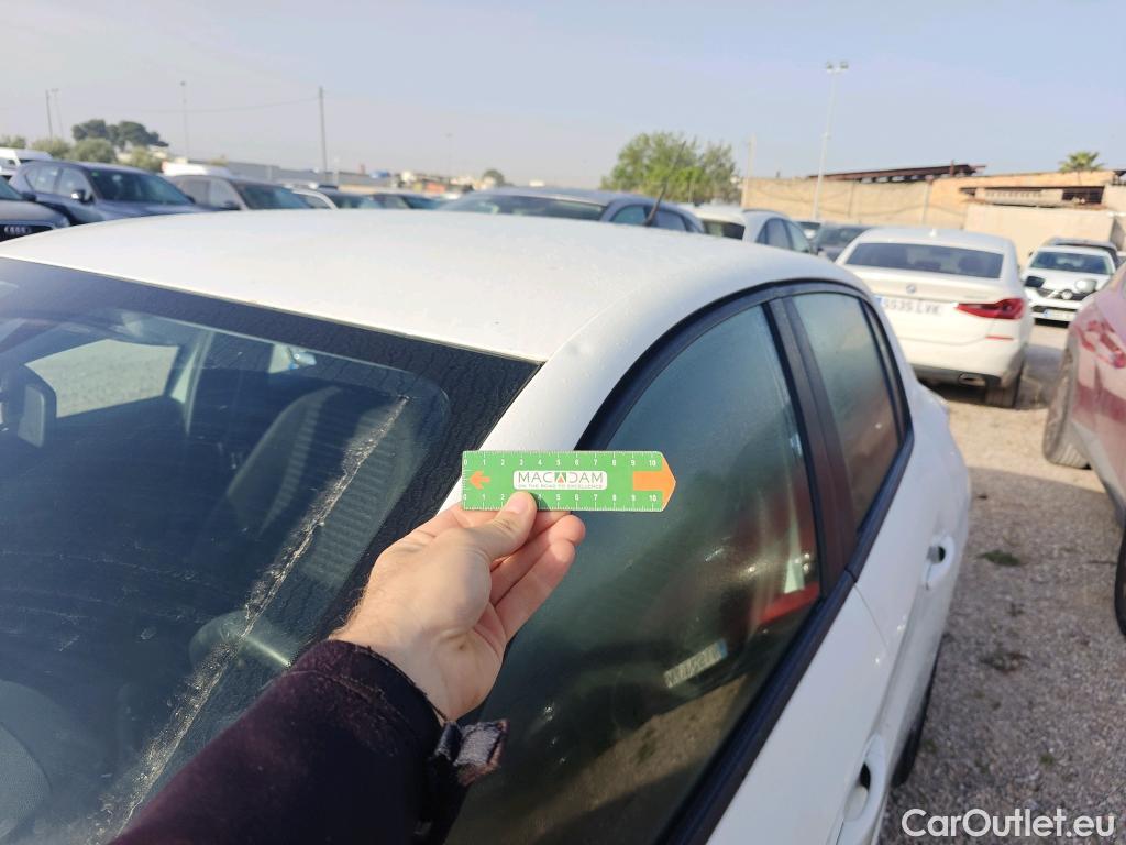  Peugeot  208 PEUGEOT  / 2019 / 5P / berlina con portón BlueHDi 73kW (100CV) Active Pack #30