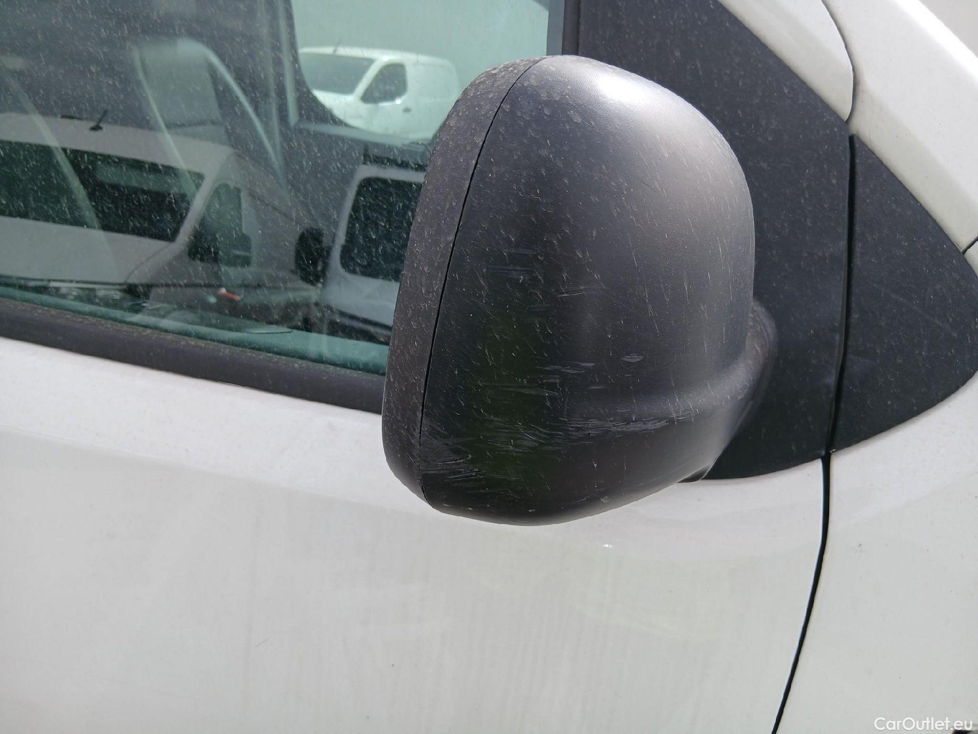  Opel  Vivaro OPEL  / 2019 / 4P / furgón 1.5 Diésel 74kW(100CV)M Std Exp #38