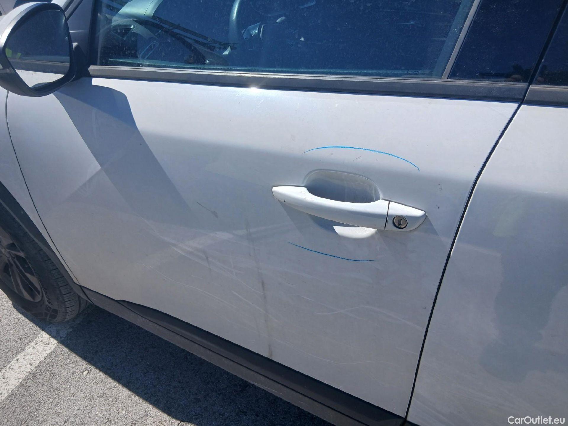  Peugeot  2008 PEUGEOT  / 2019 / 5P / todoterreno Active Pack BlueHDI 81kW (110CV) #19