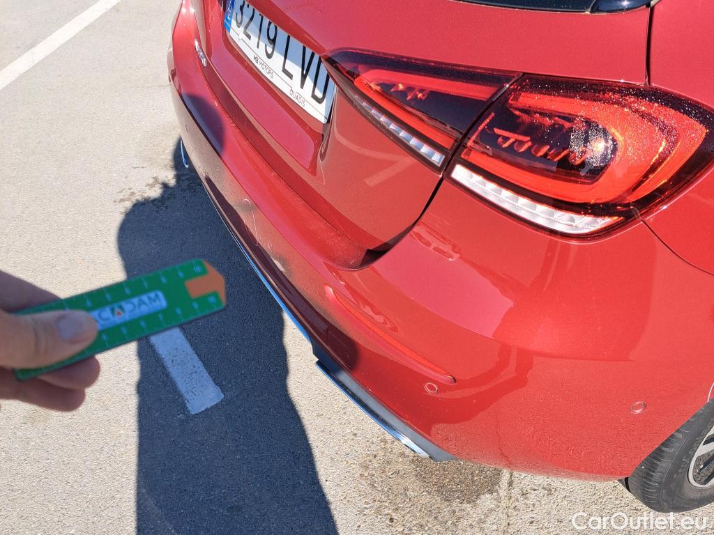  Mercedes  A-Klasse MERCEDES-BENZ Clase A / 2018 / 5P / berlina con portón A 180 #17