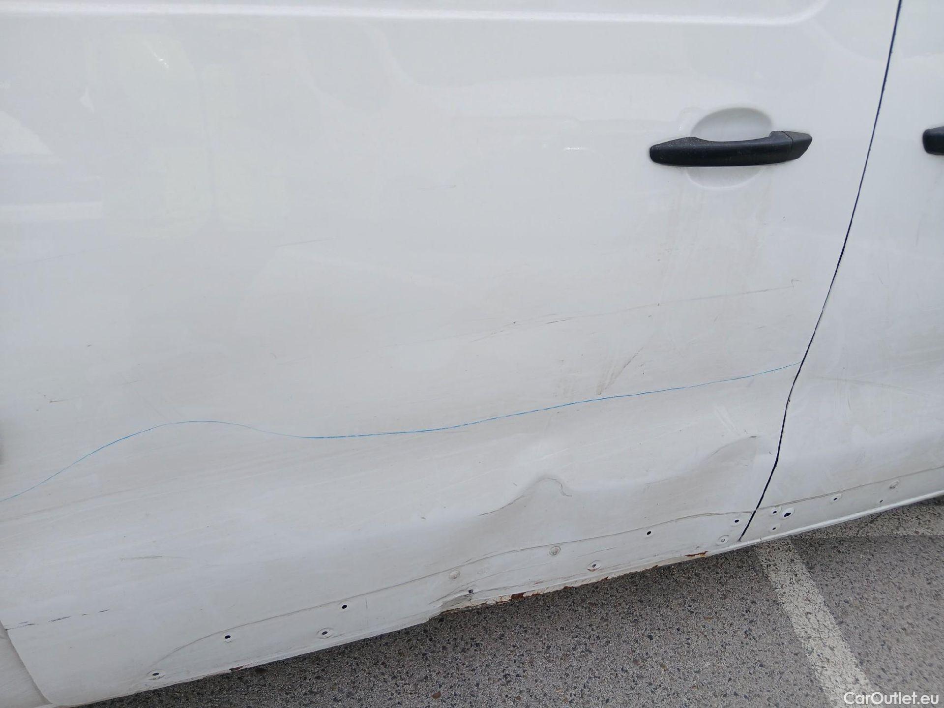  Opel  Vivaro OPEL  / 2019 / 4P / furgón 1.5 Diésel 74kW(100CV)M Std Exp #30