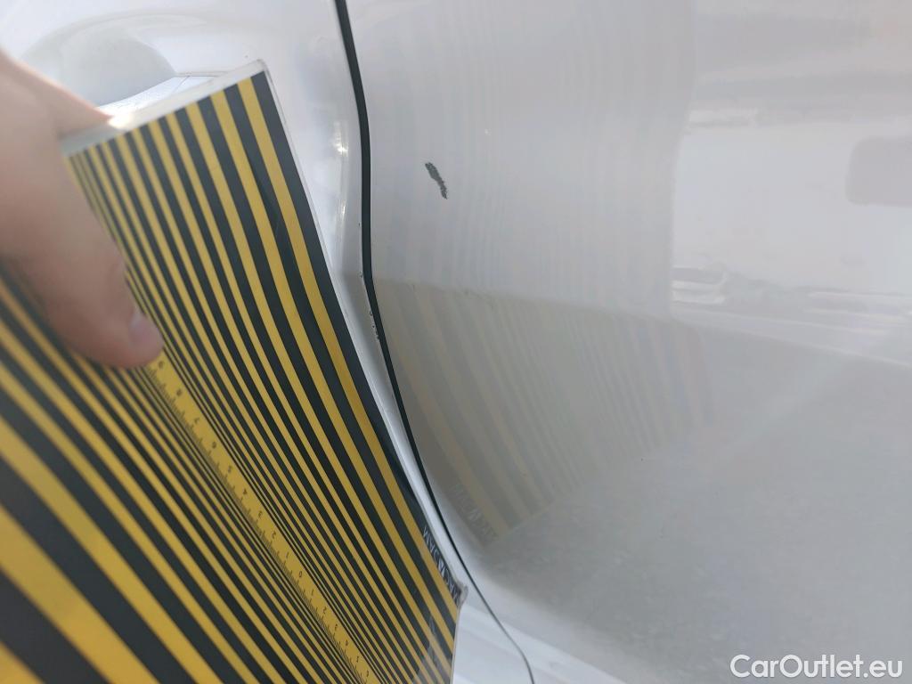  Peugeot  208 PEUGEOT  / 2019 / 5P / berlina con portón BlueHDi 73kW (100CV) Active Pack #52