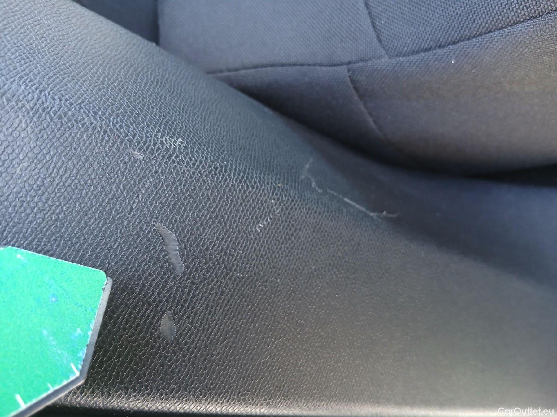  Peugeot  3008 PEUGEOT  / 2016 / 5P / todoterreno 1.5 BlueHDi 96kW (130CV) S&S Active #58