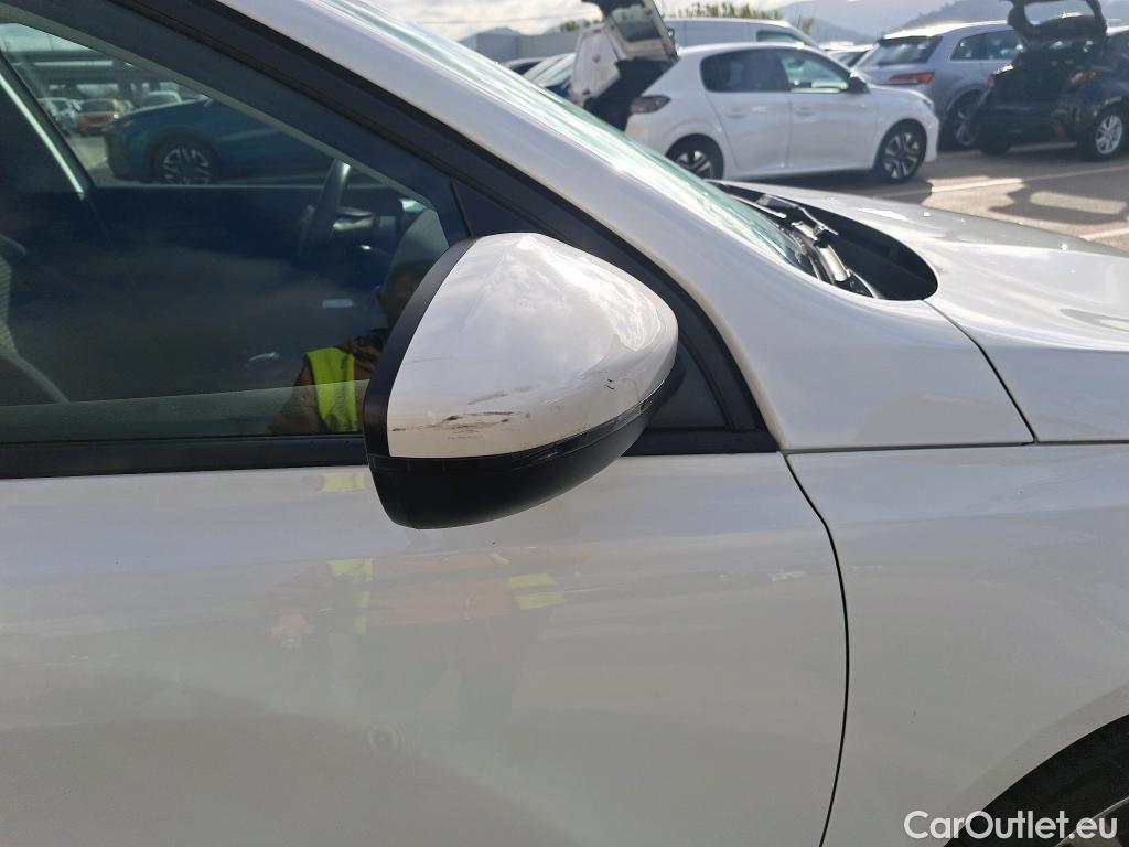  Peugeot  308 PEUGEOT  / 2017 / 5P / berlina con portón 5p Active Pack BlueHDi 130 S&S (AC) #44