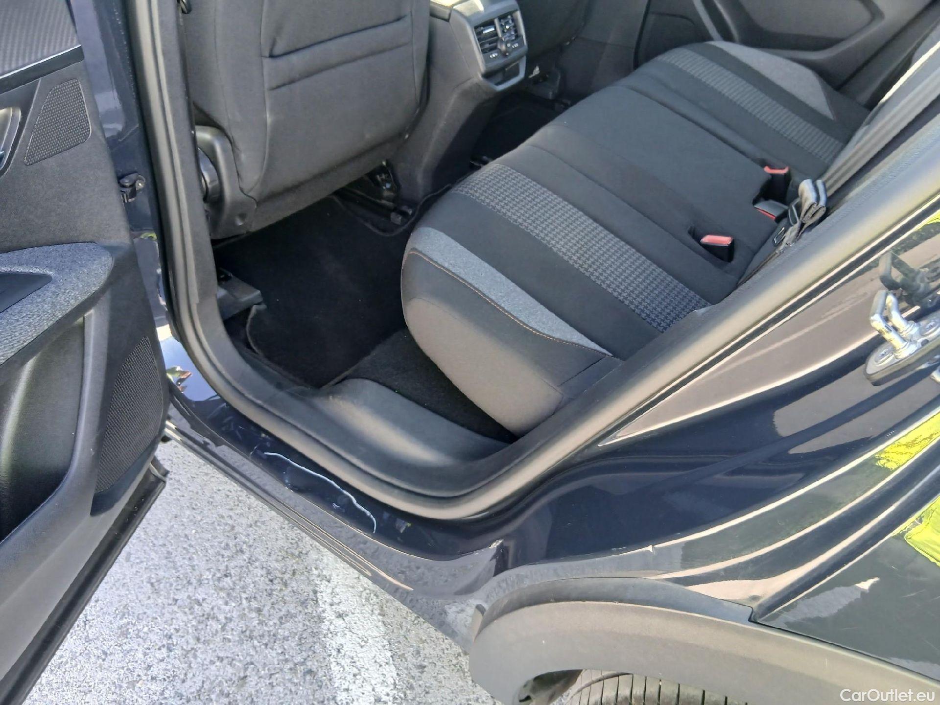  Peugeot  3008 PEUGEOT  / 2016 / 5P / todoterreno 1.5 BlueHDi 96kW (130CV) S&S Active #29