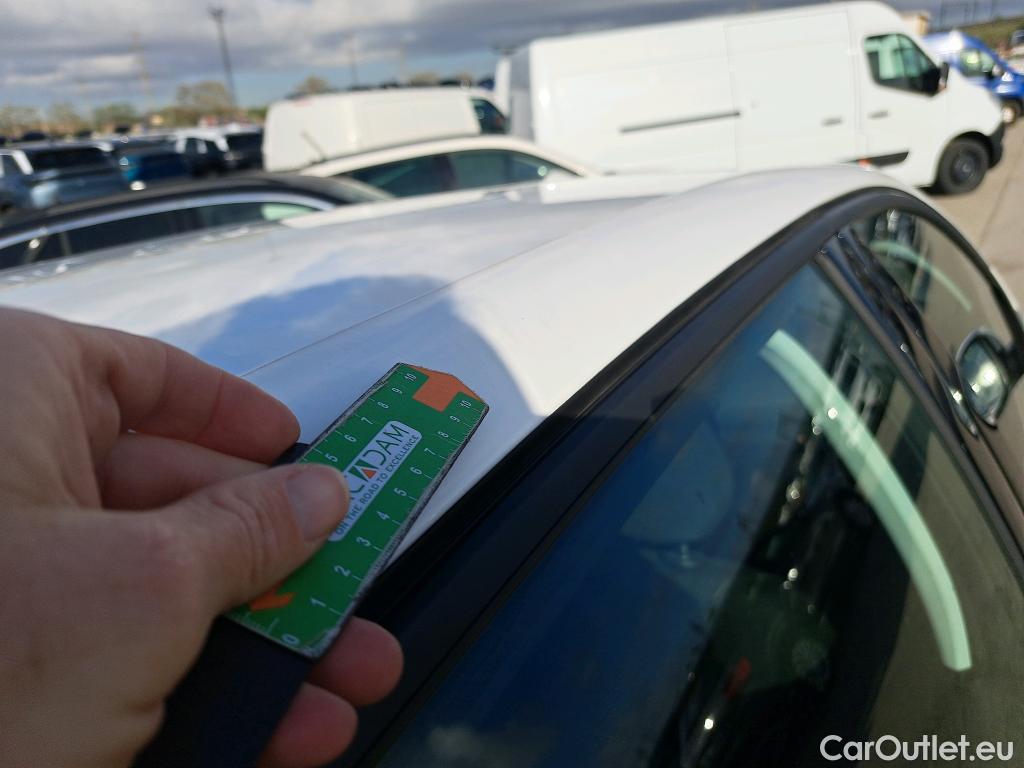  Peugeot  308 PEUGEOT  / 2017 / 5P / berlina con portón 5p Active Pack BlueHDi 130 S&S (AC) #51