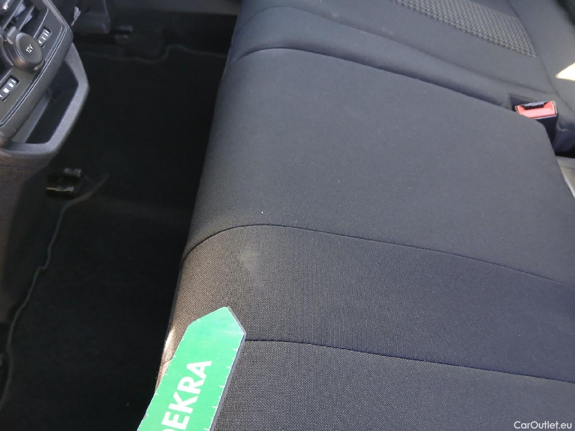  Peugeot  3008 PEUGEOT  / 2016 / 5P / todoterreno 1.5 BlueHDi 96kW (130CV) S&S Active #25