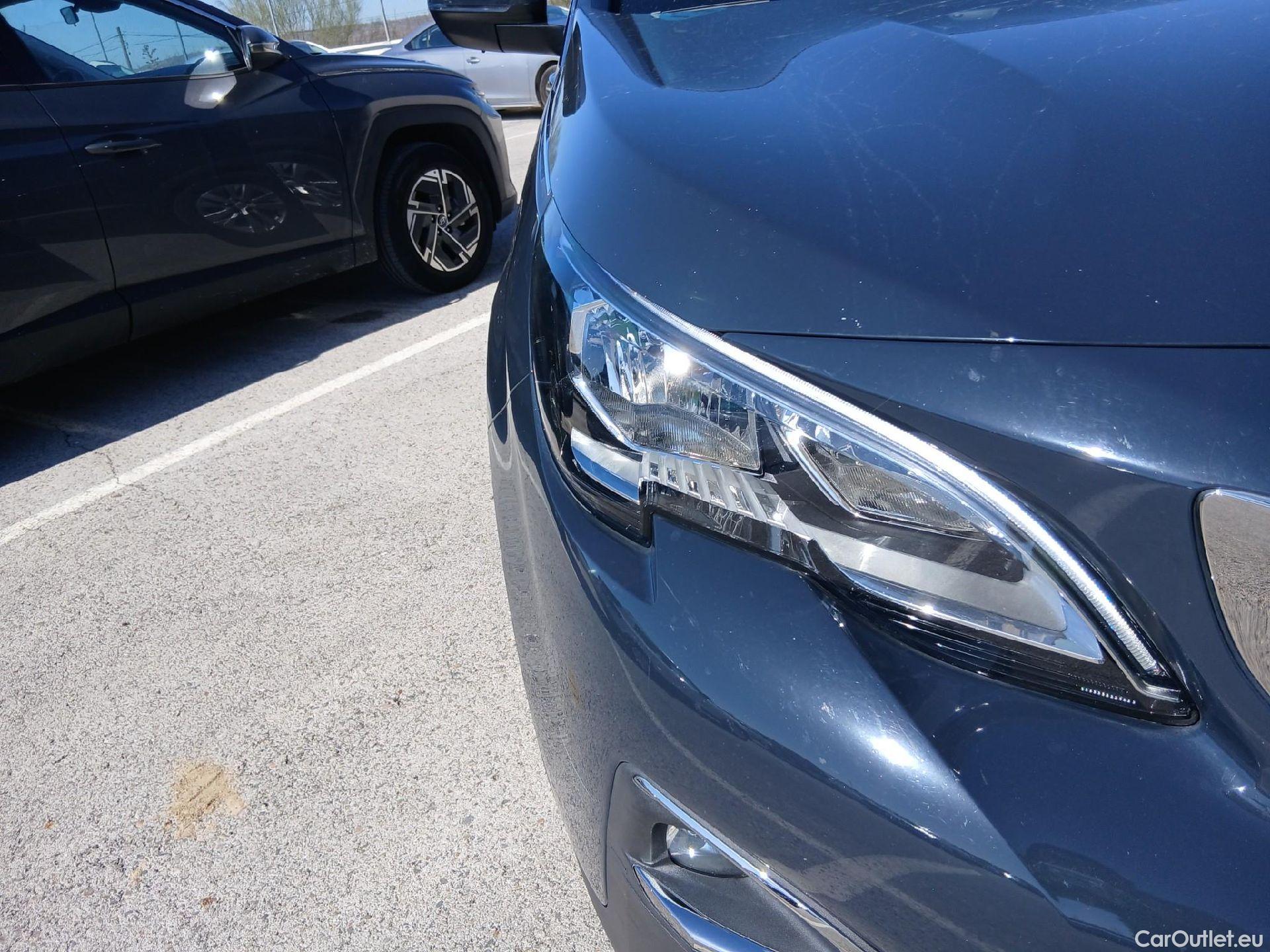  Peugeot  3008 PEUGEOT  / 2016 / 5P / todoterreno 1.5 BlueHDi 96kW (130CV) S&S Active #16