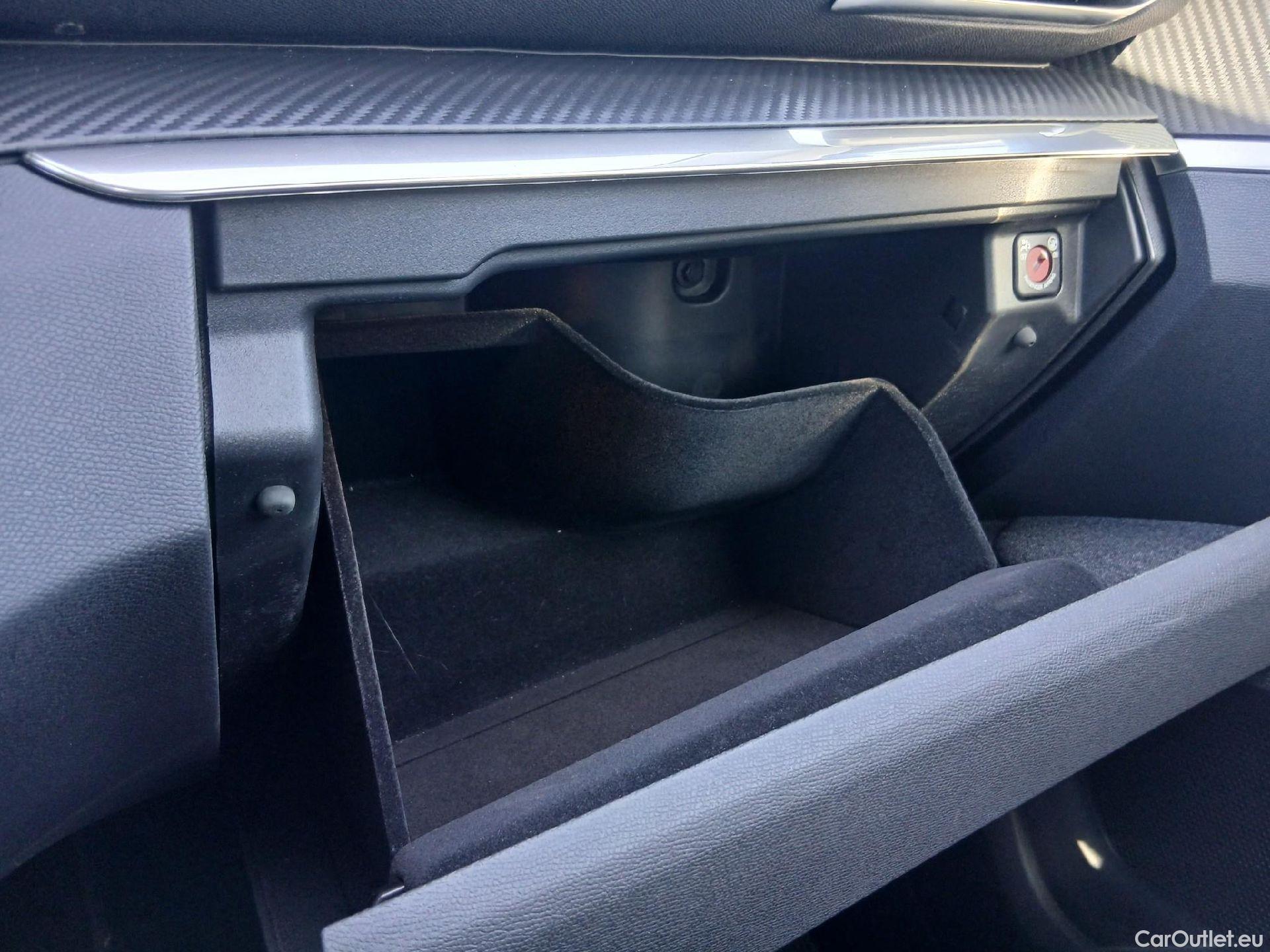  Peugeot  3008 PEUGEOT  / 2016 / 5P / todoterreno 1.5 BlueHDi 96kW (130CV) S&S Active #3