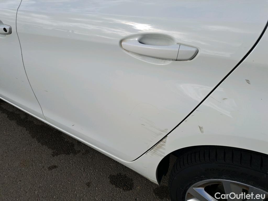  Peugeot  308 PEUGEOT  / 2017 / 5P / berlina con portón 5p Active Pack BlueHDi 130 S&S (AC) #13