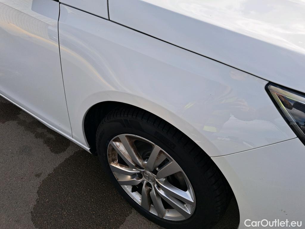  Peugeot  308 PEUGEOT  / 2017 / 5P / berlina con portón 5p Active Pack BlueHDi 130 S&S (AC) #17