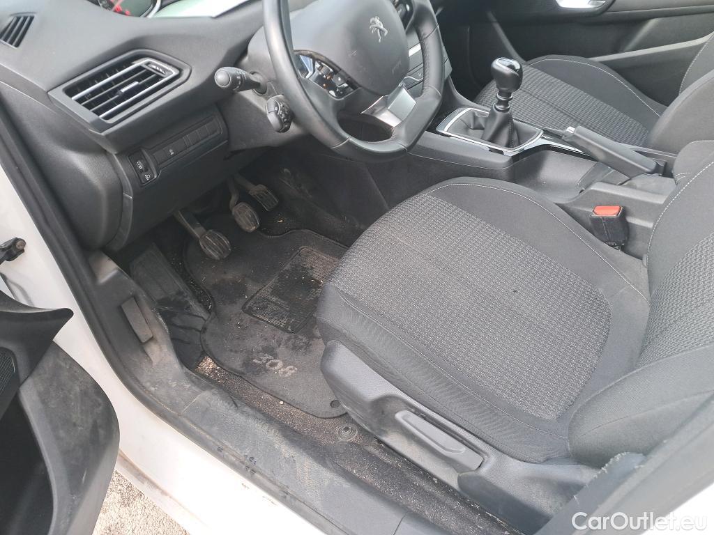  Peugeot  308 PEUGEOT  / 2017 / 5P / berlina con portón 5p Active Pack BlueHDi 130 S&S (AC) #29