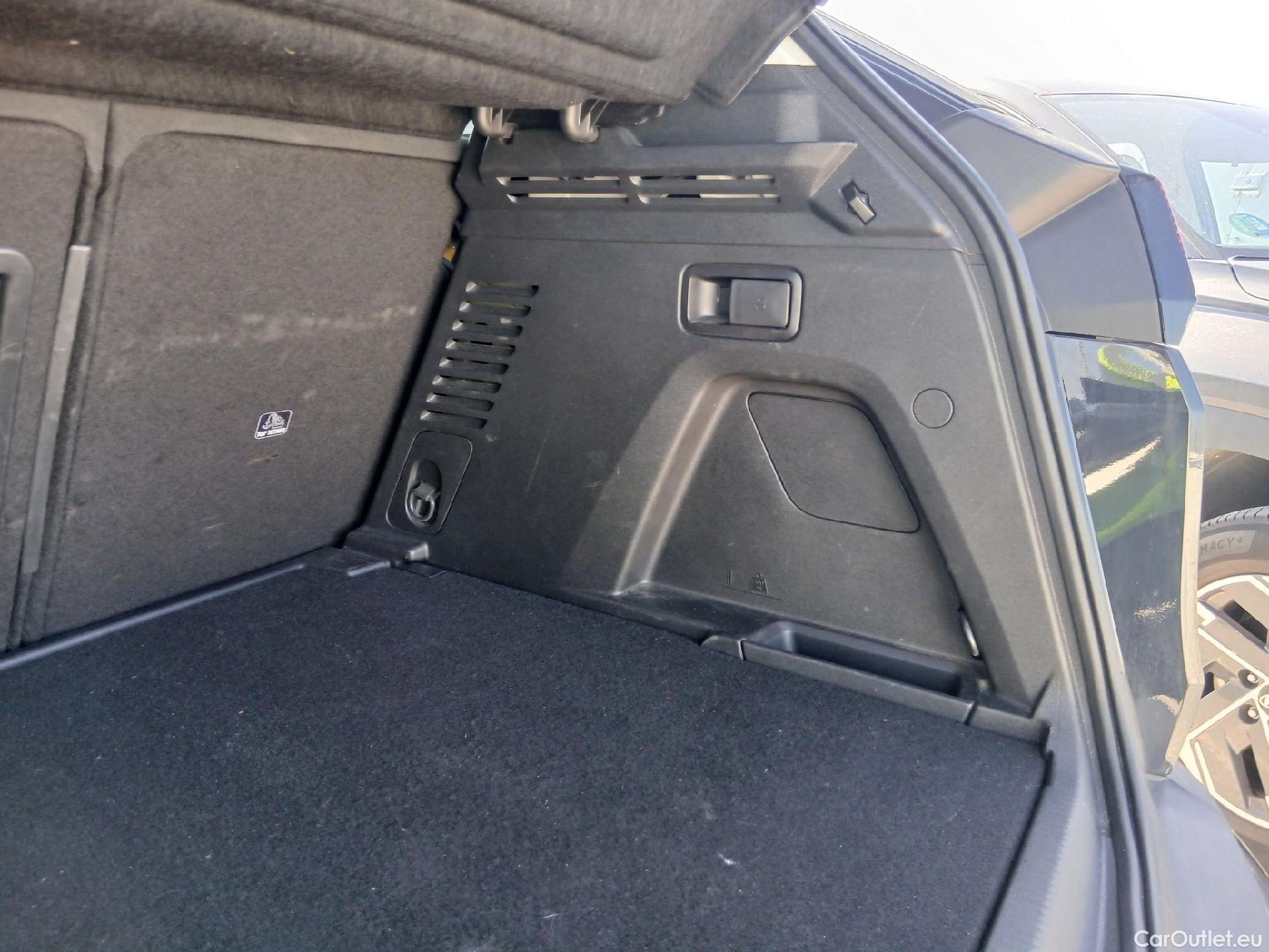  Peugeot  3008 PEUGEOT  / 2016 / 5P / todoterreno 1.5 BlueHDi 96kW (130CV) S&S Active #47