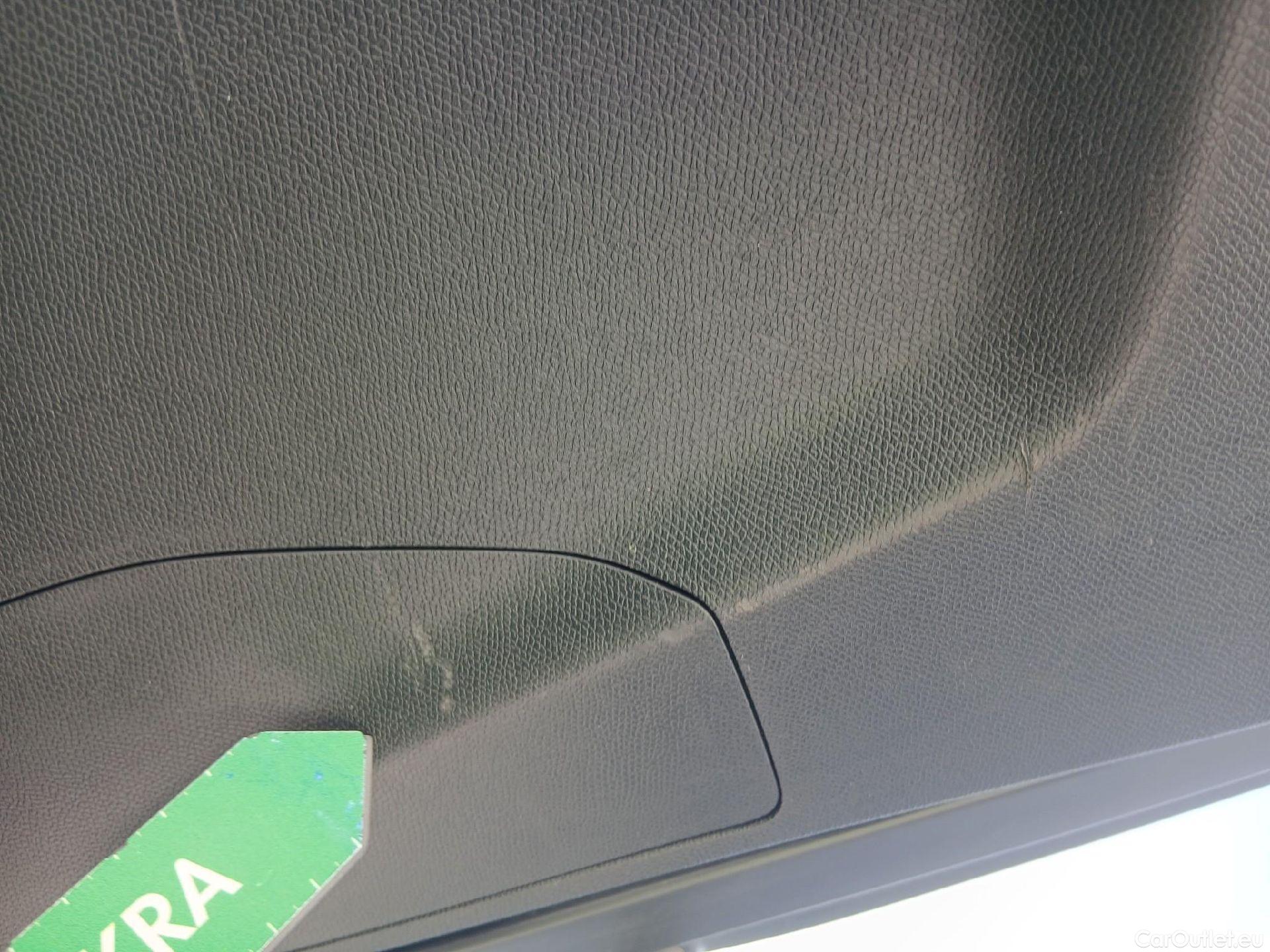  Peugeot  3008 PEUGEOT  / 2016 / 5P / todoterreno 1.5 BlueHDi 96kW (130CV) S&S Active #44