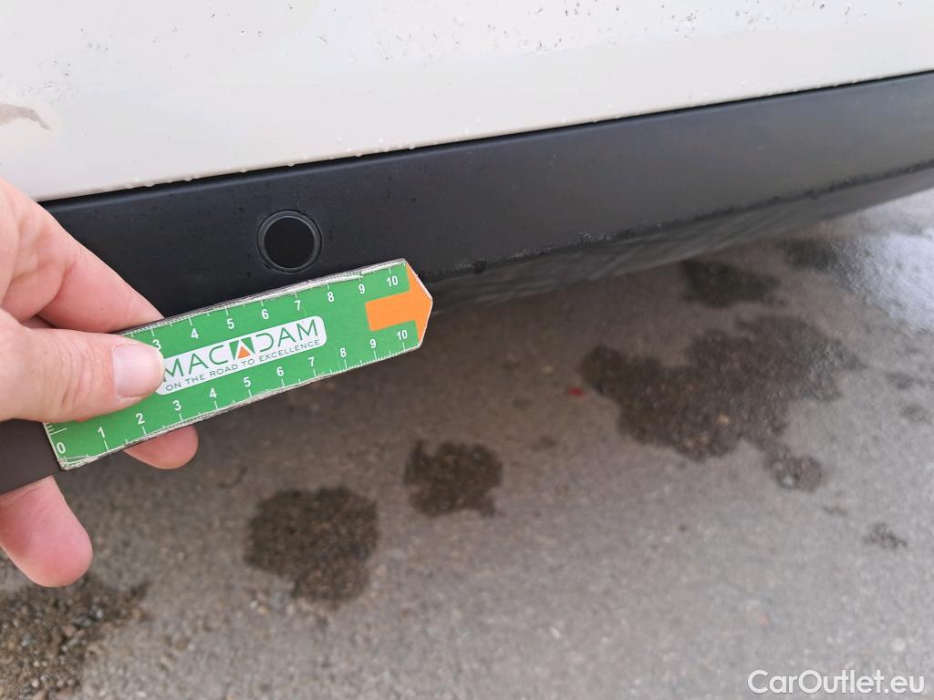  Peugeot  308 PEUGEOT  / 2017 / 5P / berlina con portón 5p Active Pack BlueHDi 130 S&S (AC) #31