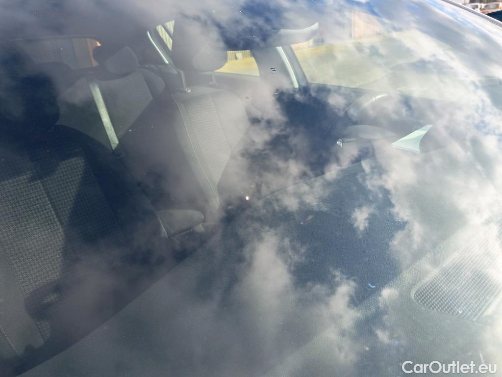  Peugeot  308 PEUGEOT  / 2017 / 5P / berlina con portón 5p Active Pack BlueHDi 130 S&S (AC) #32