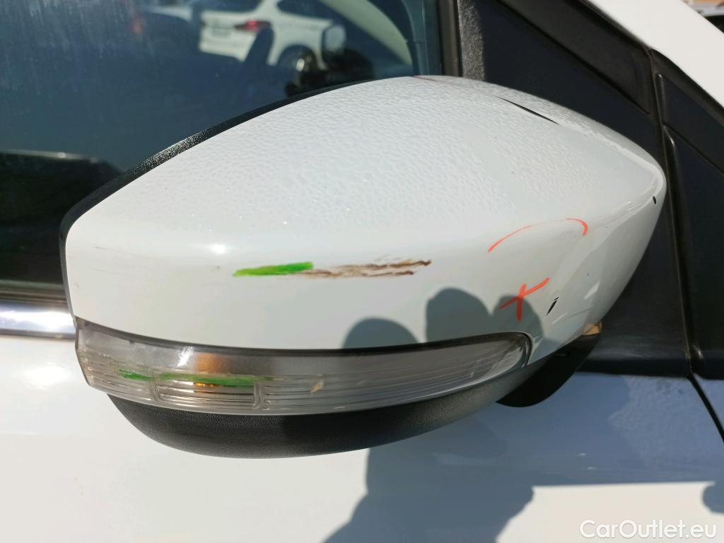  Ford  Kuga FORD  / 2016 / 5P / todoterreno 1.5 EcoBoost 88kW 4x2 Trend+ (CX) #30