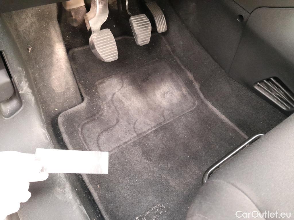  Citroen  C3 CITROEN  / 2020 / 5P / berlina con portón BlueHDi 75KW (100CV) S&S Live Pack #25