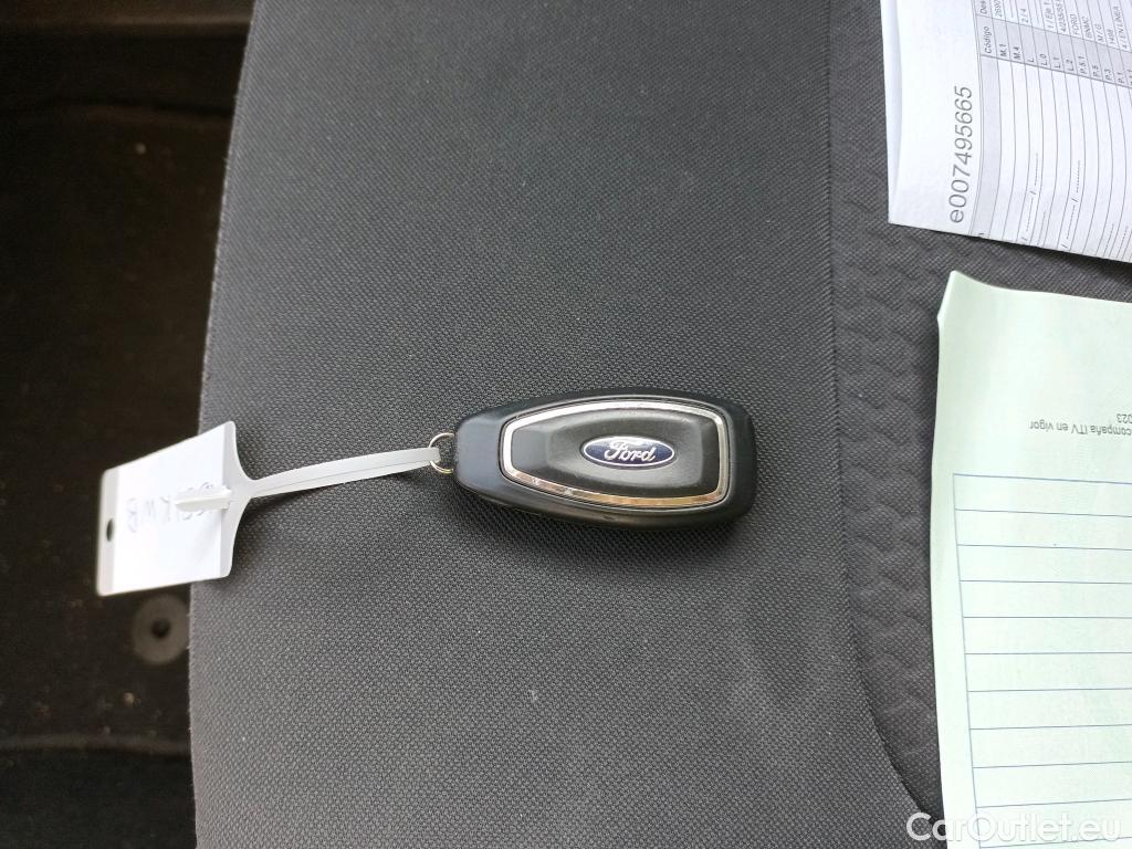  Ford  Kuga FORD  / 2016 / 5P / todoterreno 1.5 EcoBoost 88kW 4x2 Trend+ (CX) #2