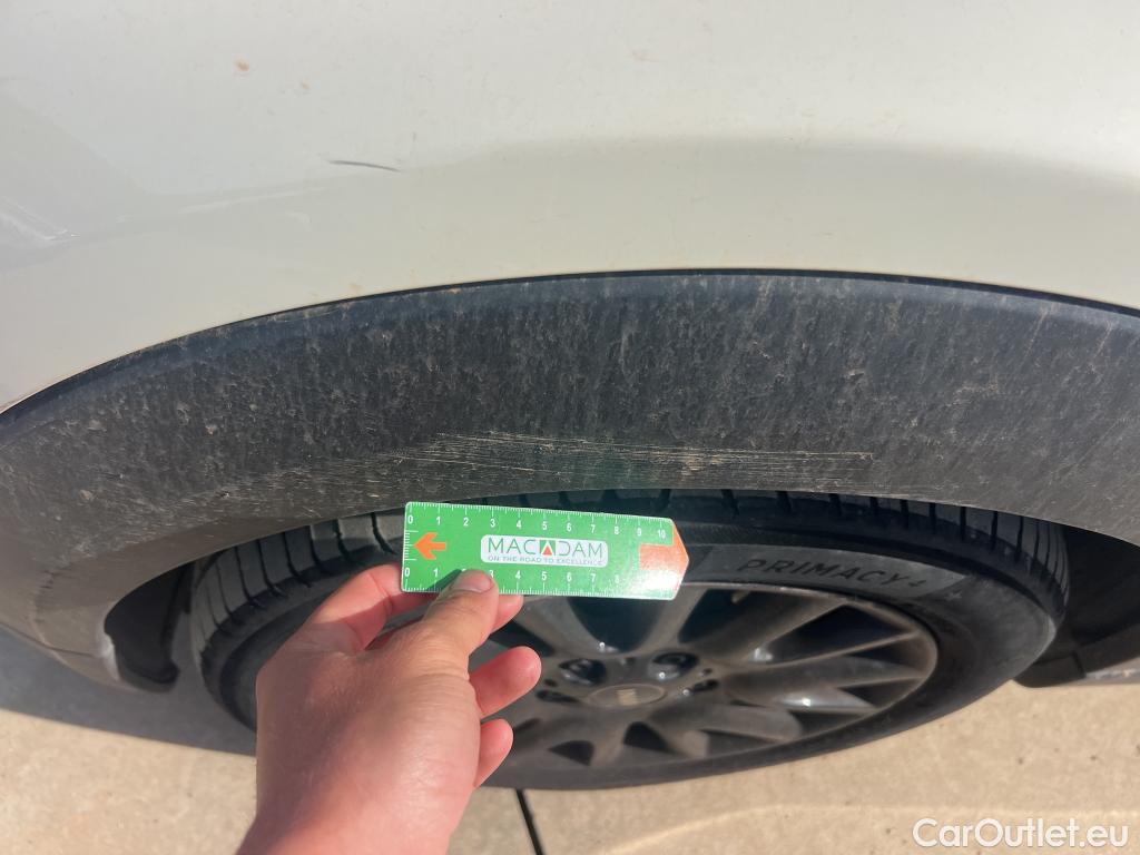  Mini  Cooper MINI MINI / 2014 / 5P / berlina con portón ONE 5 PUERTAS (CX) #37