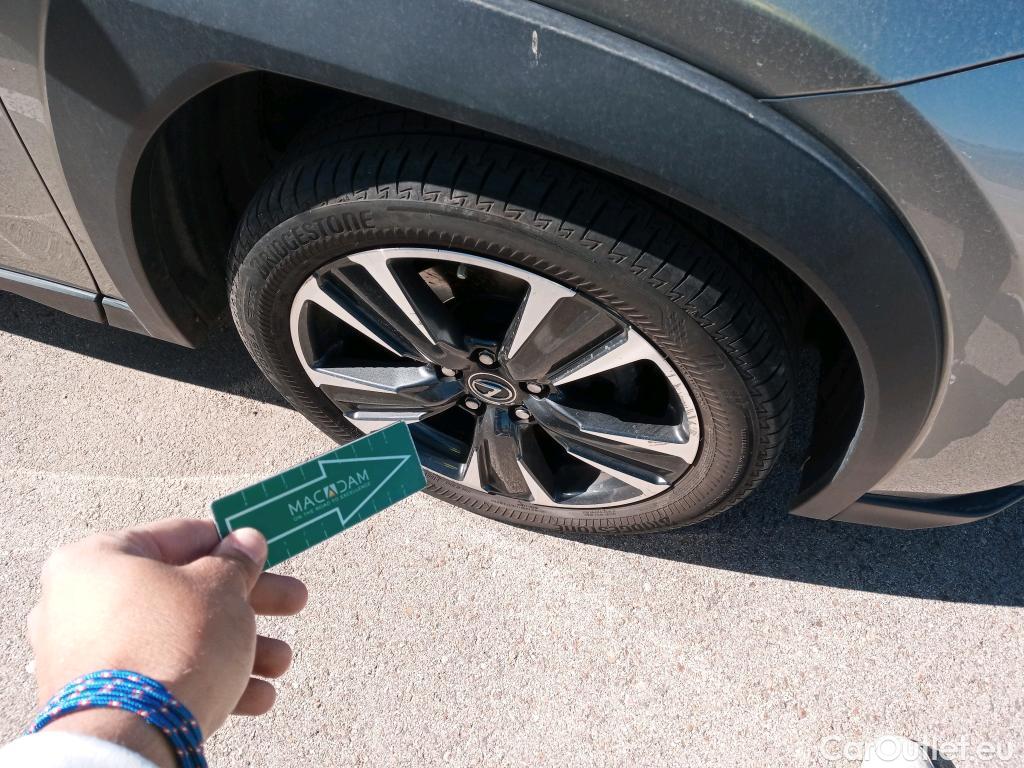  Lexus  UX LEXUS  / 2018 / 5P / todoterreno 2.0 250h Lury 4WD #6