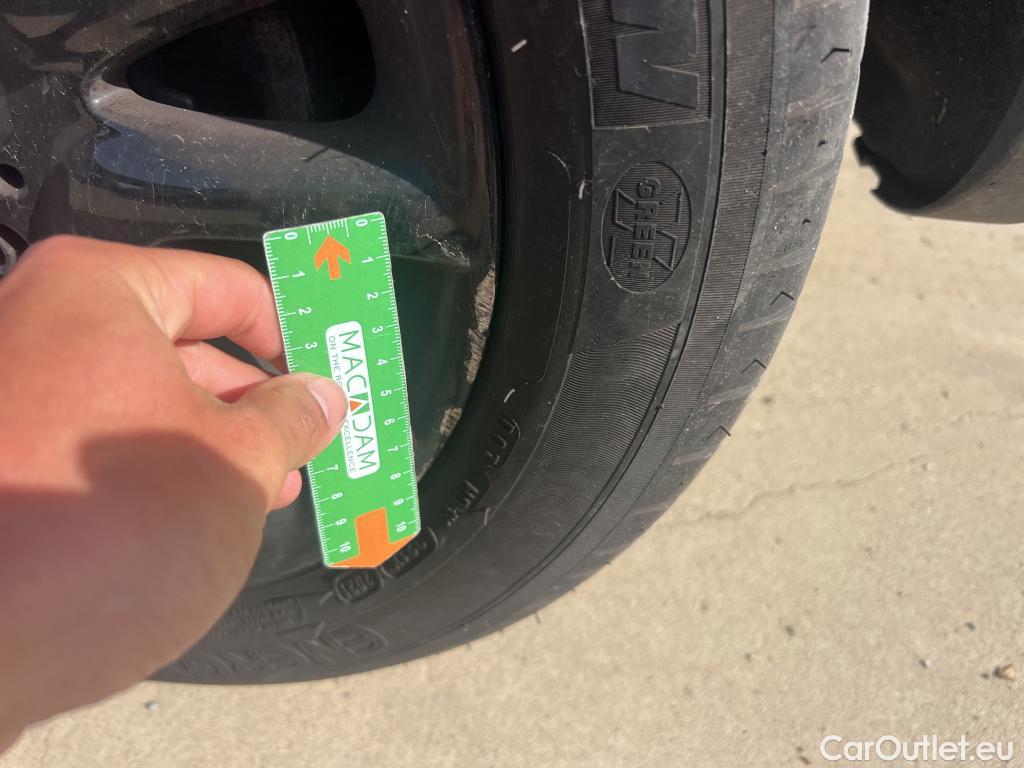  Mini  Cooper MINI MINI / 2014 / 5P / berlina con portón ONE 5 PUERTAS (CX) #29