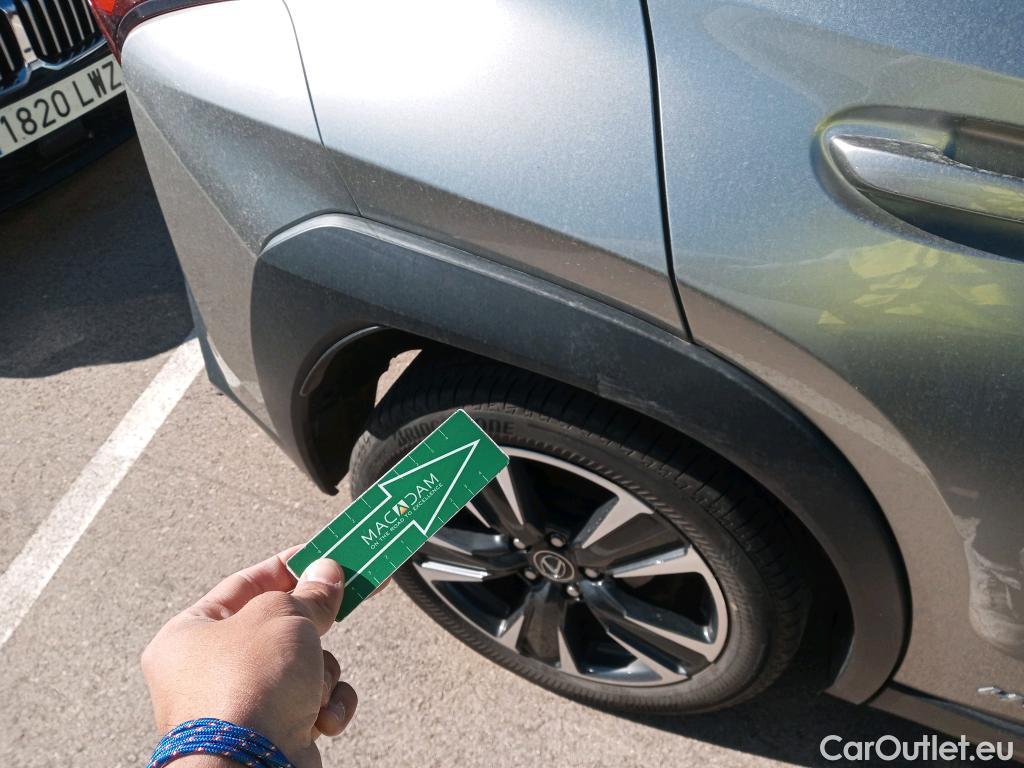  Lexus  UX LEXUS  / 2018 / 5P / todoterreno 2.0 250h Lury 4WD #28