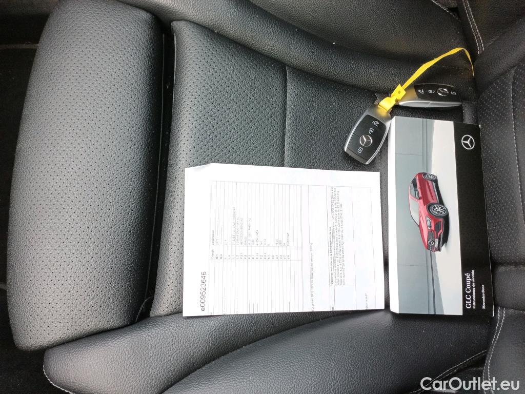  Mercedes  G-Klasee MERCEDES-BENZ GLC Coupé / 2019 / 5P / coupé GLC 300 de 4MATIC #2