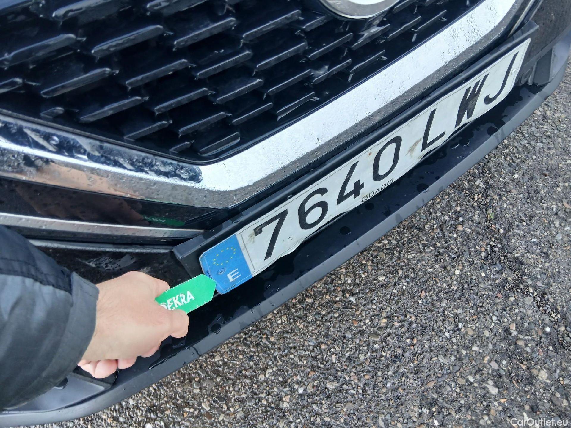  Nissan  Qashqai NISSAN  / 2021 / 5P / todoterreno DIG-T 116kW Xtronic N-Connecta #3