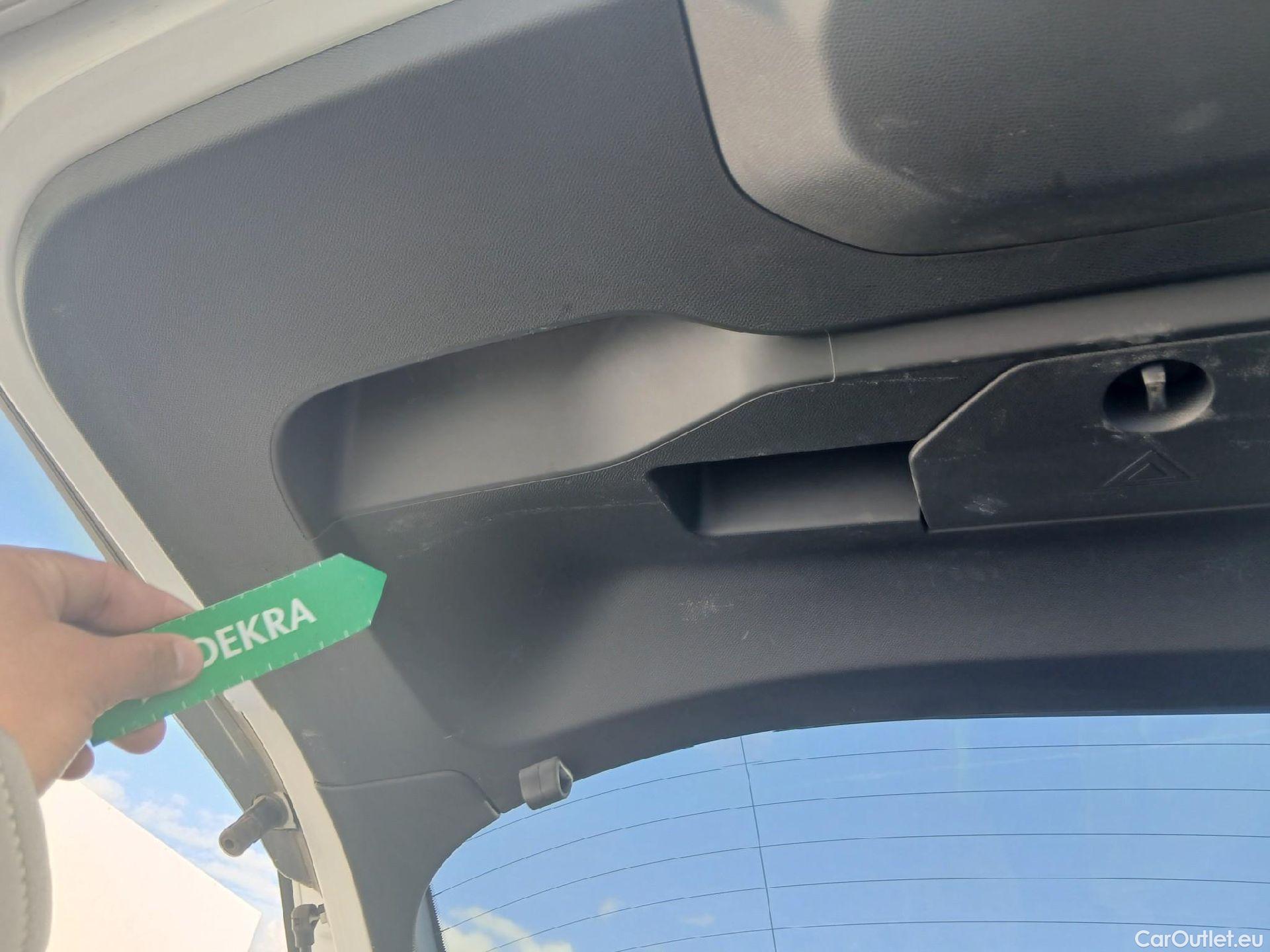  Peugeot  2008 PEUGEOT  / 2019 / 5P / todoterreno Allure BlueHDI 81kW (110CV) #4