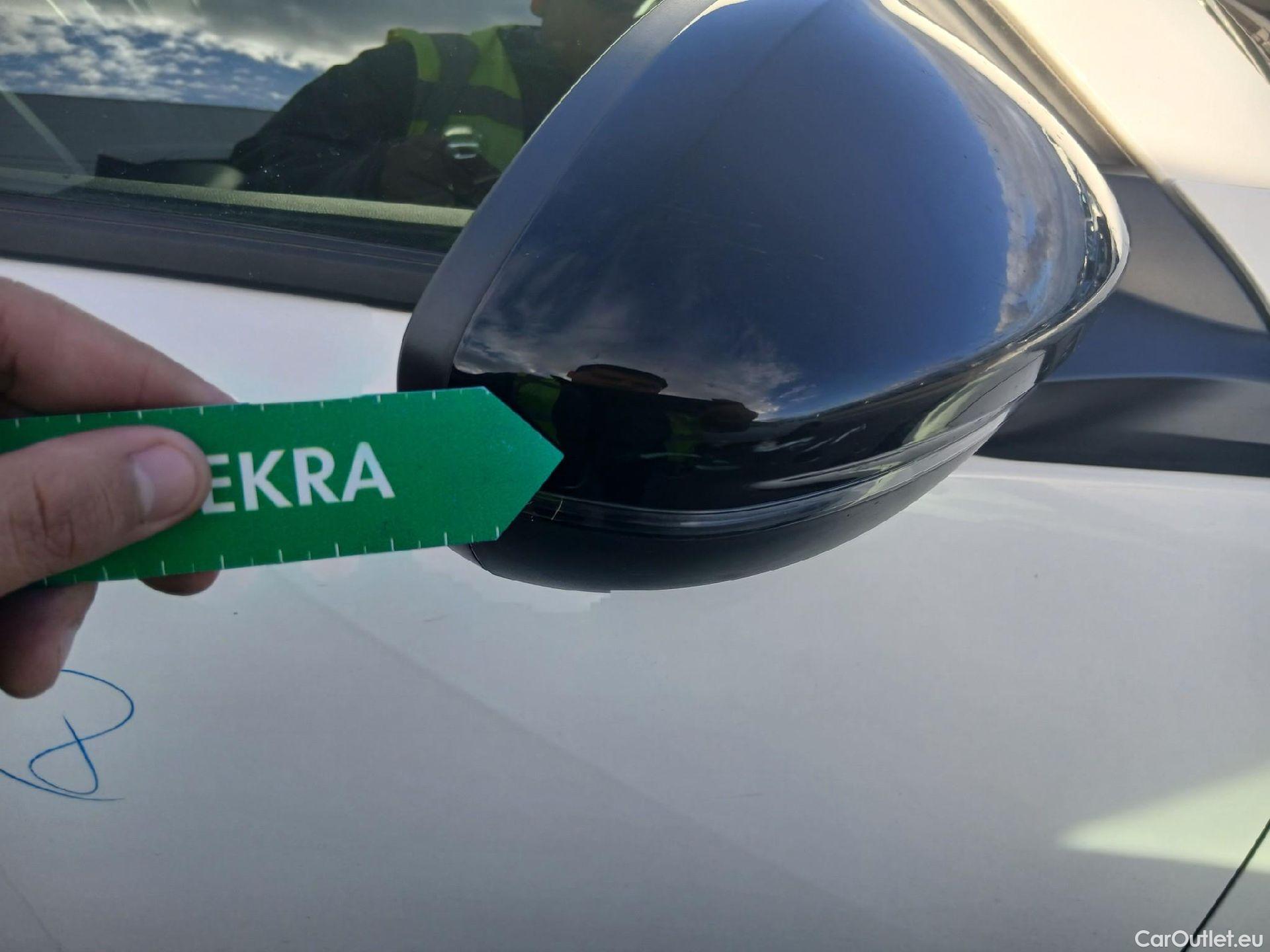  Peugeot  2008 PEUGEOT  / 2019 / 5P / todoterreno Allure BlueHDI 81kW (110CV) #28