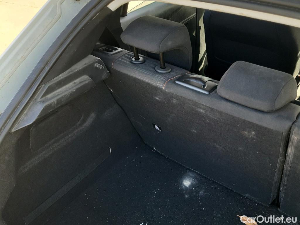  Peugeot  208 PEUGEOT  / 2019 / 5P / berlina con portón BlueHDi 73kW (100CV) Active Pack (AC) #3