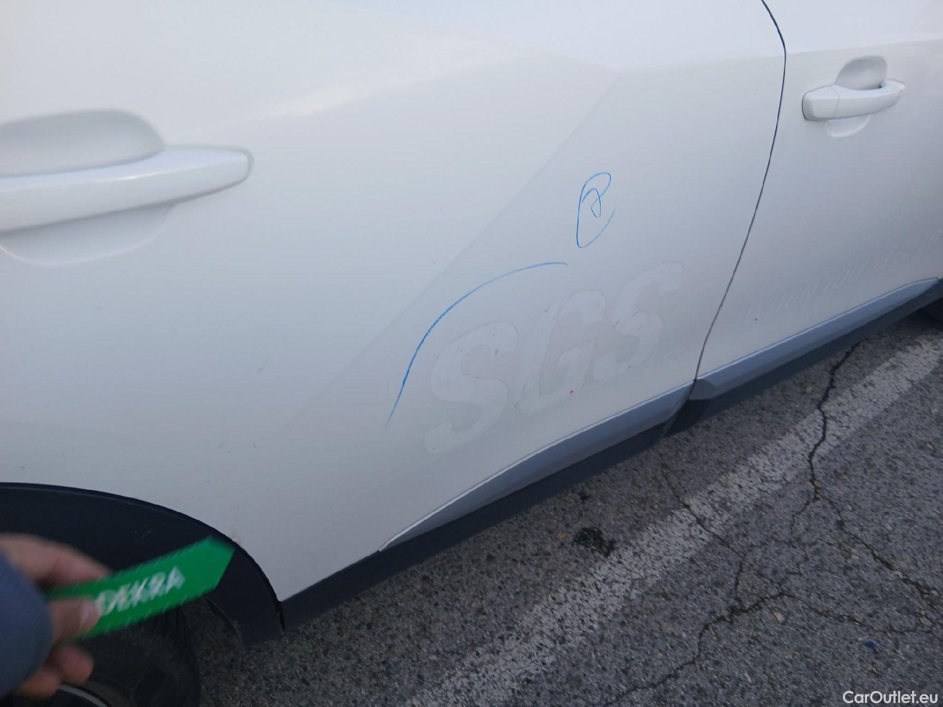  Peugeot  2008 PEUGEOT  / 2019 / 5P / todoterreno Allure BlueHDI 81kW (110CV) #20