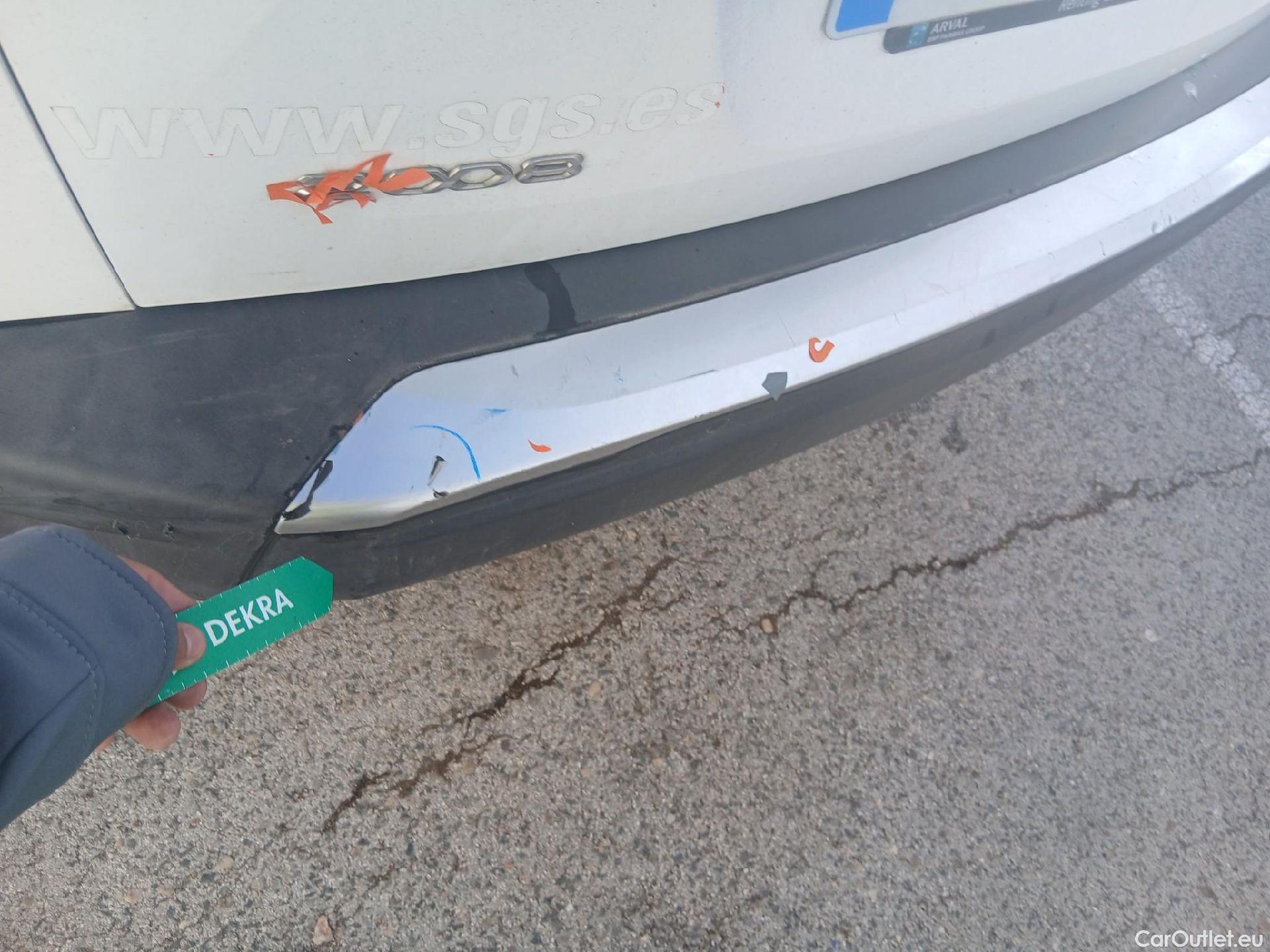  Peugeot  2008 PEUGEOT  / 2019 / 5P / todoterreno Allure BlueHDI 81kW (110CV) #15