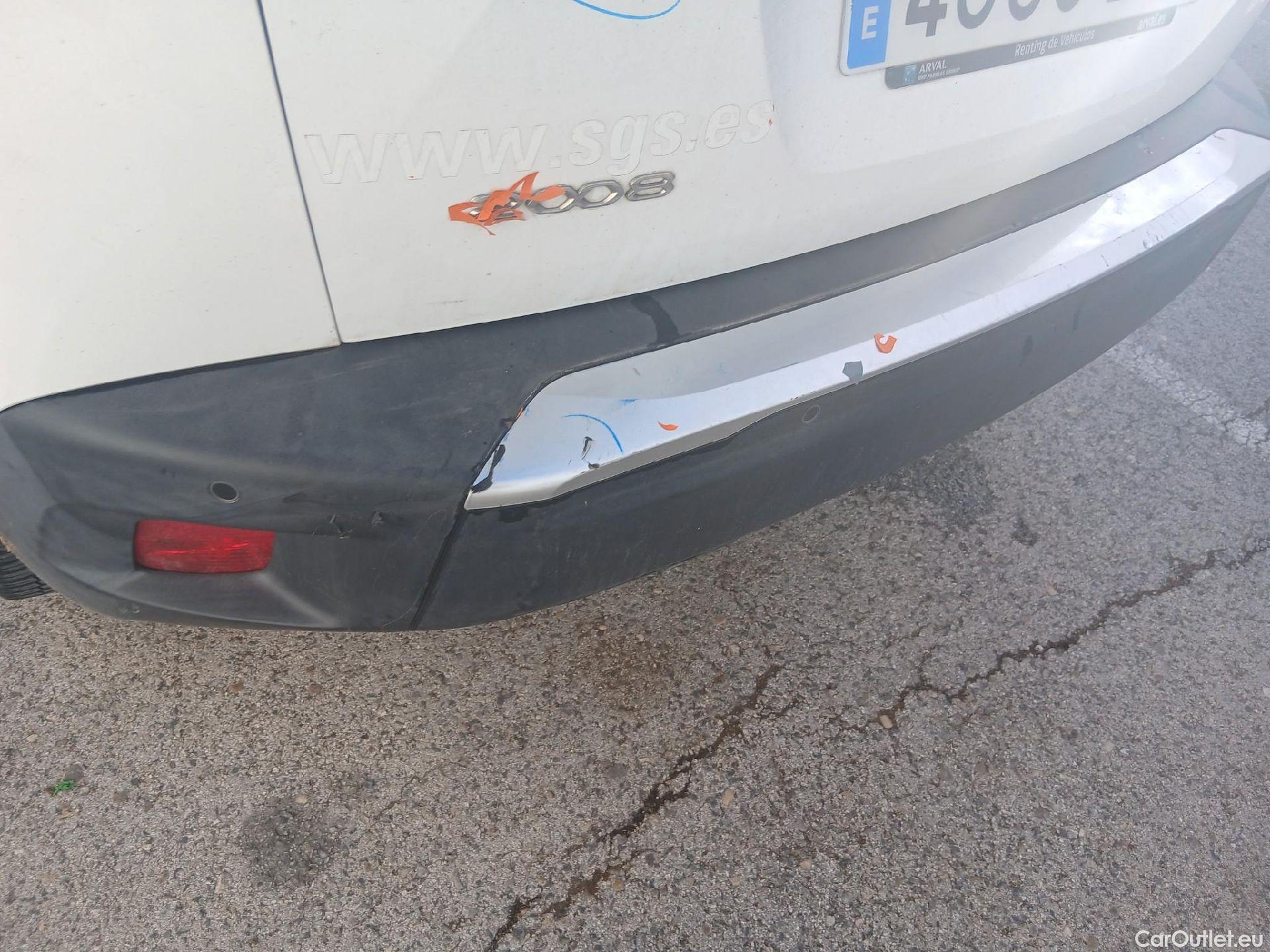  Peugeot  2008 PEUGEOT  / 2019 / 5P / todoterreno Allure BlueHDI 81kW (110CV) #17