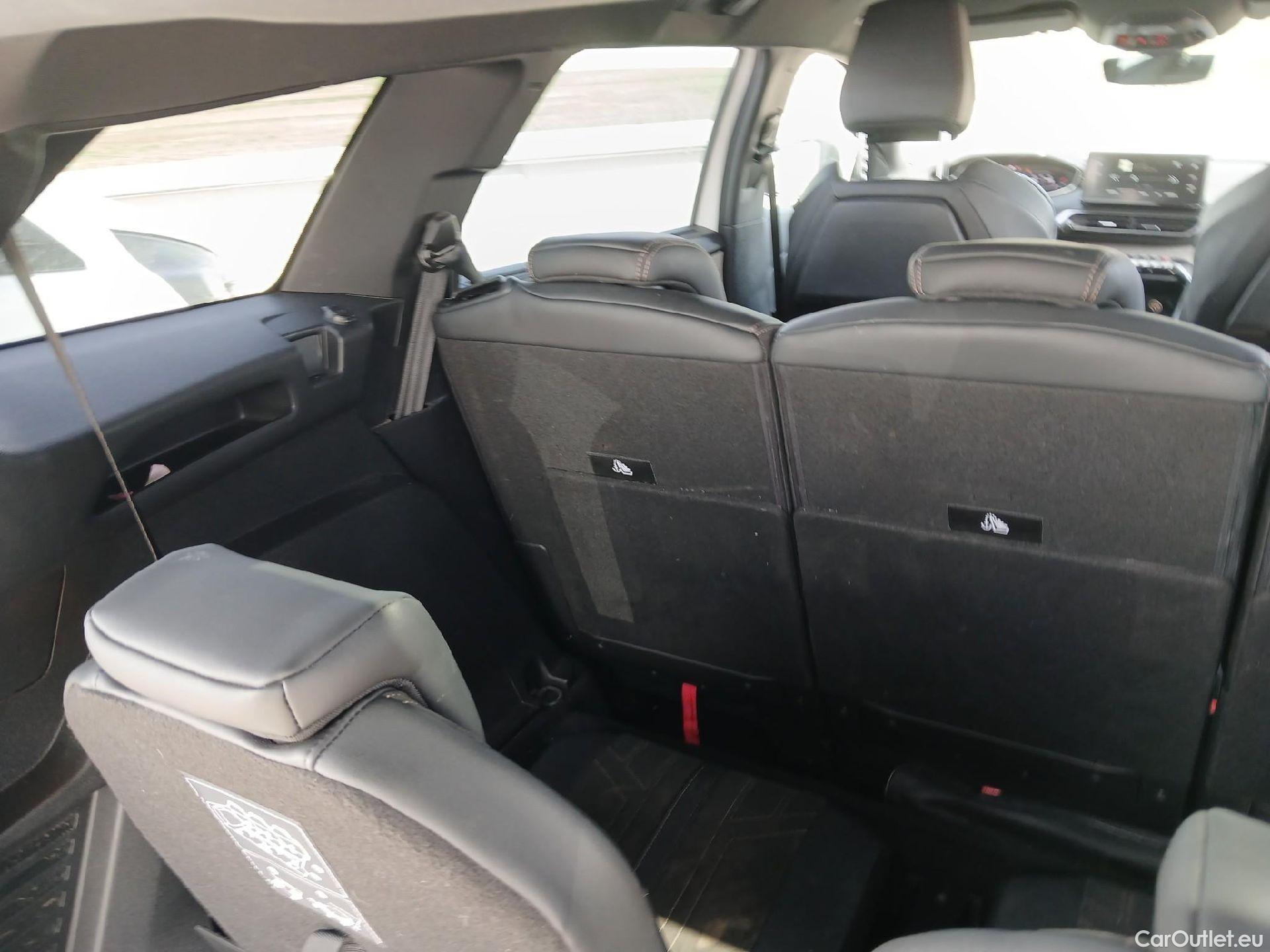  Peugeot  5008 PEUGEOT  / 2020 / 5P / todoterreno 1.5 BlueHDi 96kW S&S GT EAT8 #6