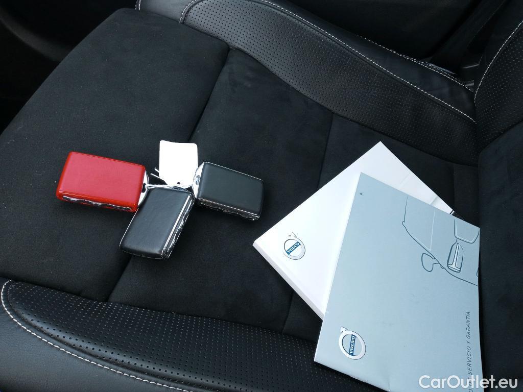  Volvo  XC 40 VOLVO XC40 / 2017 / 5P / todoterreno 2.0 T4 R-Design Auto #9