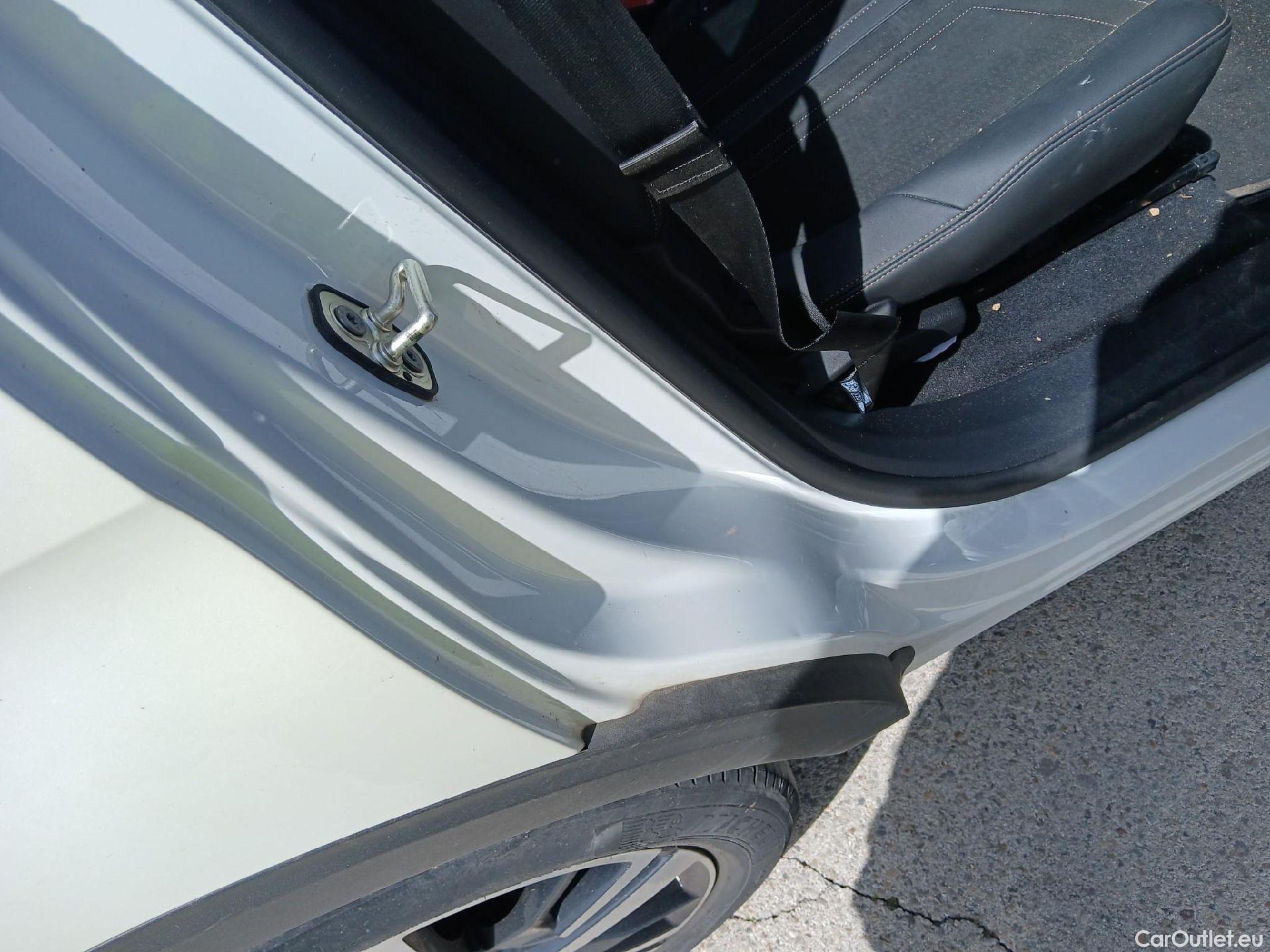  Peugeot  5008 PEUGEOT  / 2020 / 5P / todoterreno 1.5 BlueHDi 96kW S&S GT EAT8 #10