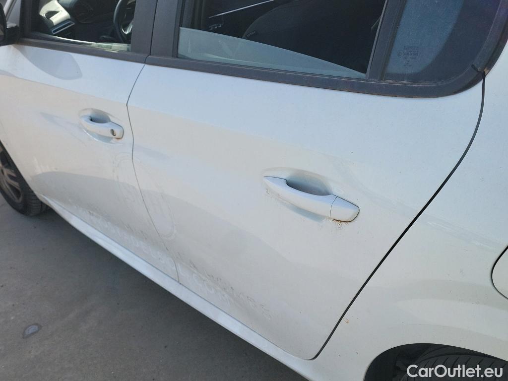  Peugeot  208 PEUGEOT  / 2019 / 5P / berlina con portón BlueHDi 73kW (100CV) Active Pack (AC) #14