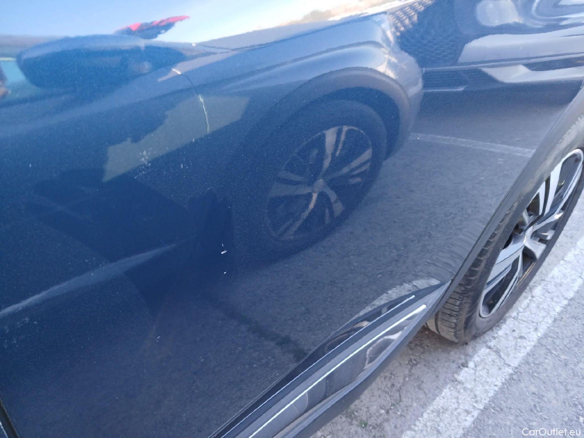  Peugeot  3008 PEUGEOT  / 2020 / 5P / todoterreno 1.5 BlueHDi 96kW S&S GT EAT8 #4