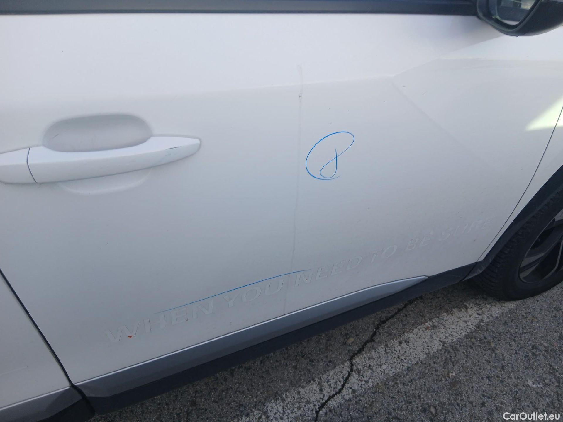  Peugeot  2008 PEUGEOT  / 2019 / 5P / todoterreno Allure BlueHDI 81kW (110CV) #25