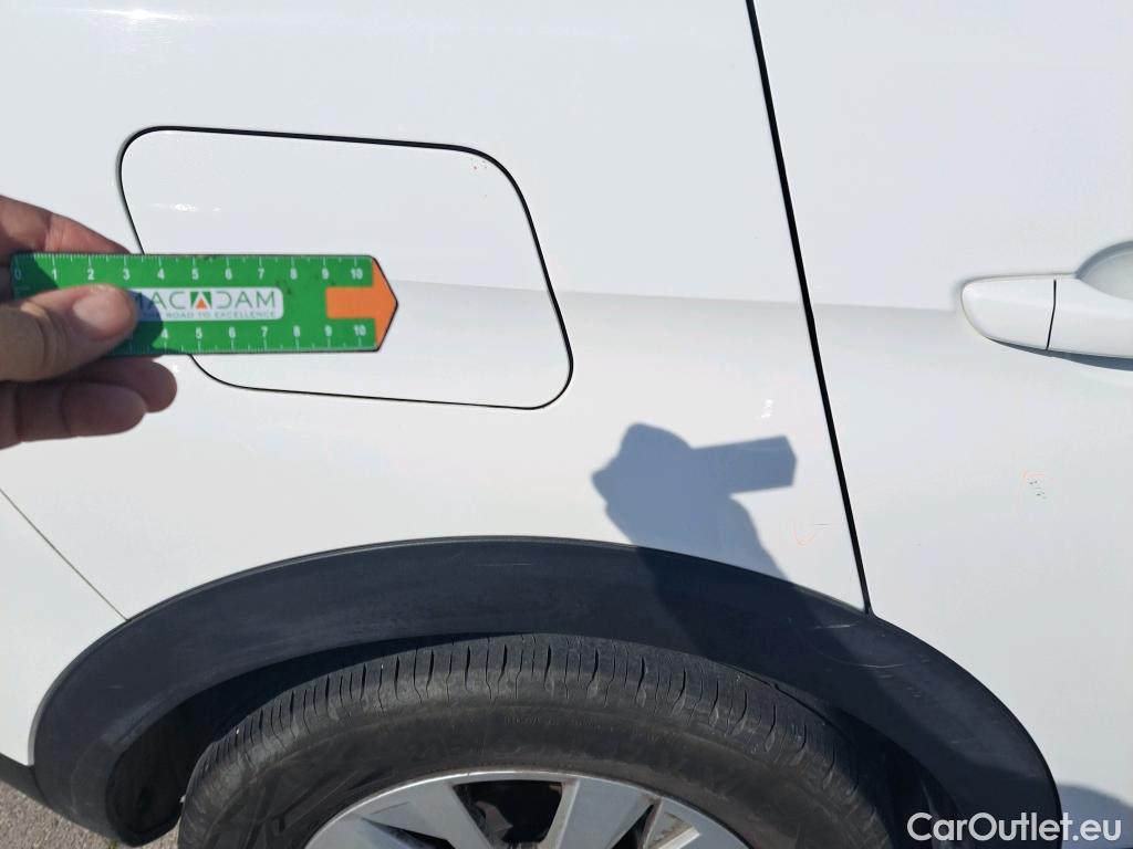  Peugeot  3008 PEUGEOT  / 2016 / 5P / todoterreno 1.5 BlueHDi 96kW (130CV) S&S Active (AC) #44