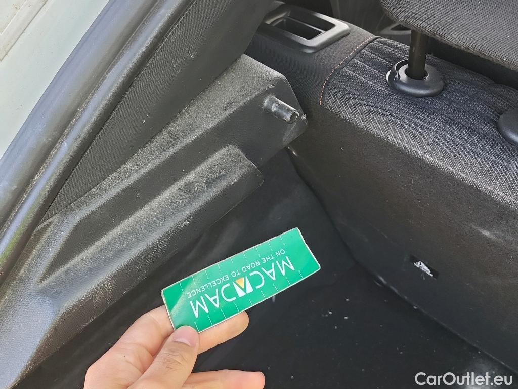  Peugeot  208 PEUGEOT  / 2019 / 5P / berlina con portón BlueHDi 73kW (100CV) Active Pack (AC) #4