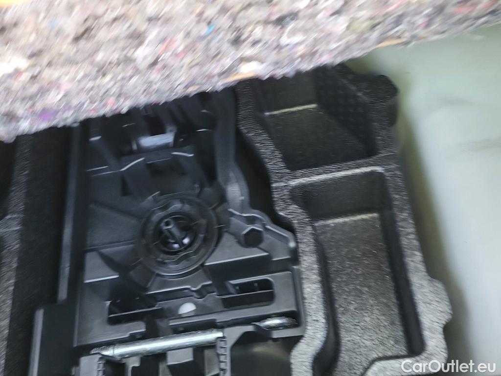  Peugeot  208 PEUGEOT  / 2019 / 5P / berlina con portón BlueHDi 73kW (100CV) Active Pack (AC) #17