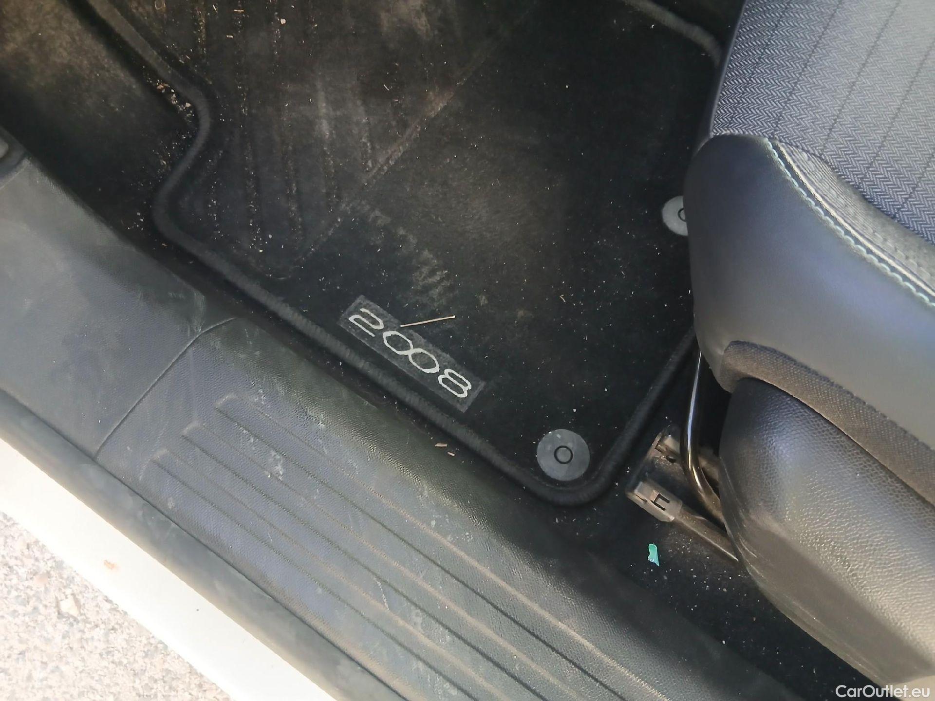  Peugeot  2008 PEUGEOT  / 2019 / 5P / todoterreno Allure BlueHDI 81kW (110CV) #1