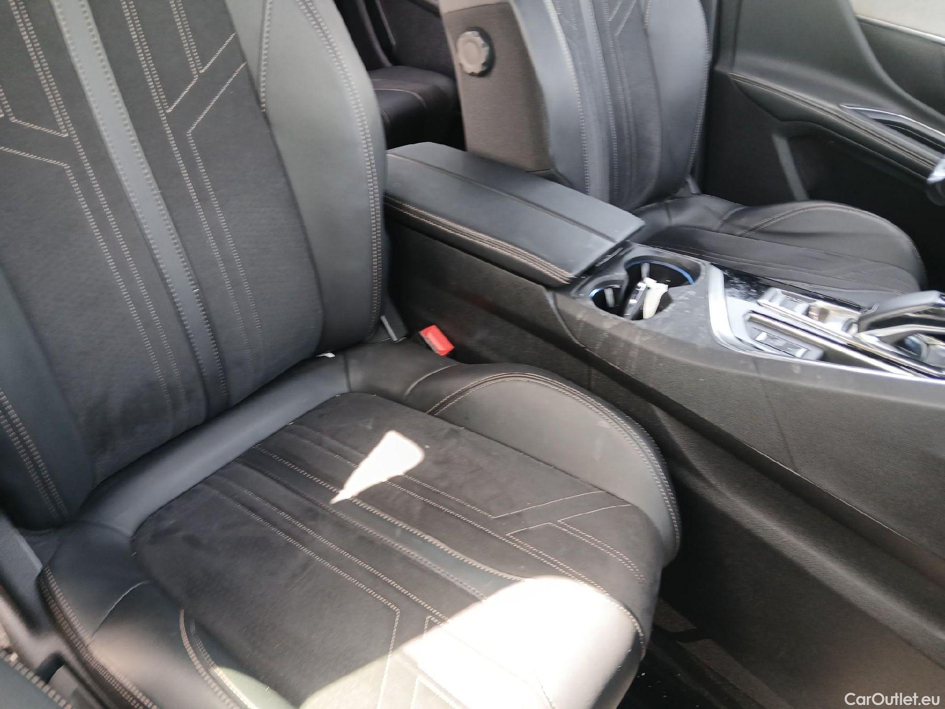  Peugeot  5008 PEUGEOT  / 2020 / 5P / todoterreno 1.5 BlueHDi 96kW S&S GT EAT8 #5