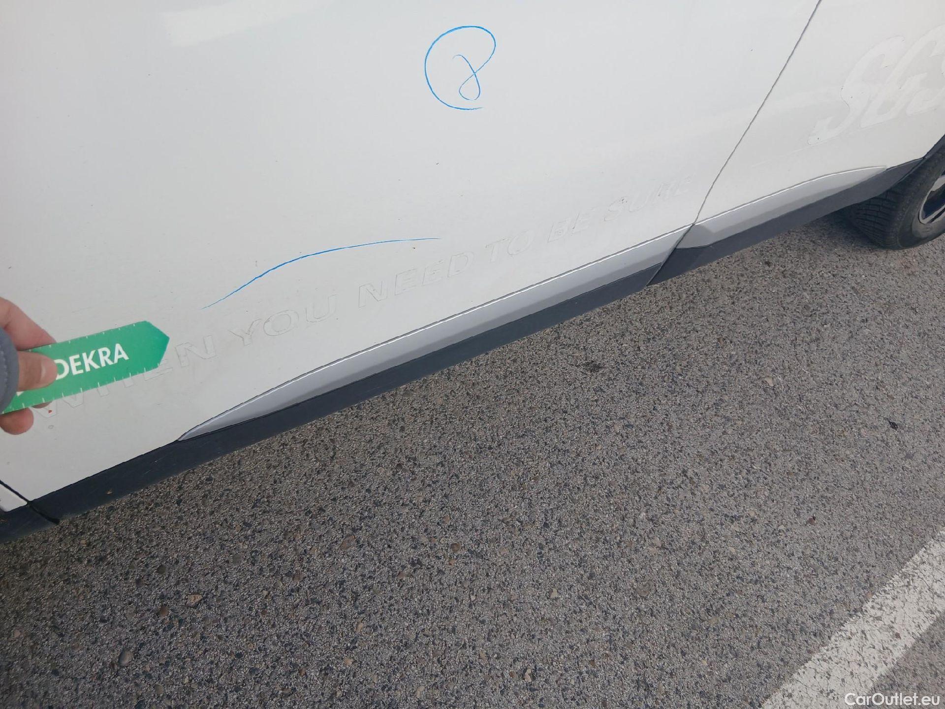  Peugeot  2008 PEUGEOT  / 2019 / 5P / todoterreno Allure BlueHDI 81kW (110CV) #9